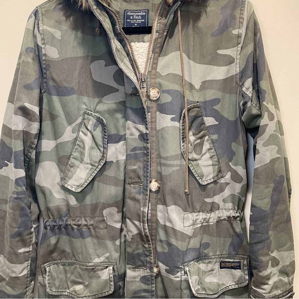 Abercrombie & Fitch Sherpa Lined Hooded Parka Jacket Camo Women Size Medium - Picture 4 of 9